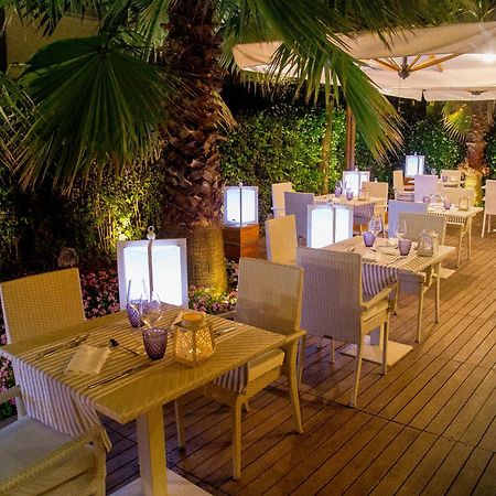 Hotel Maestrale Riccione Bagian luar foto