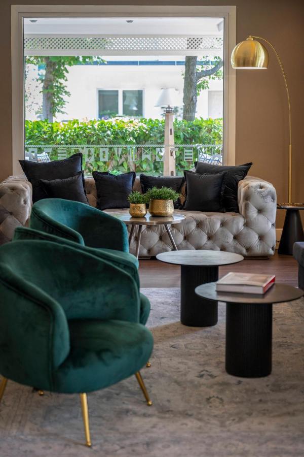 Hotel Maestrale Riccione Bagian luar foto