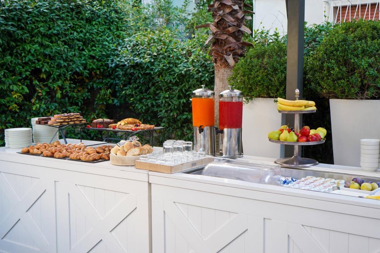 Hotel Maestrale Riccione Bagian luar foto