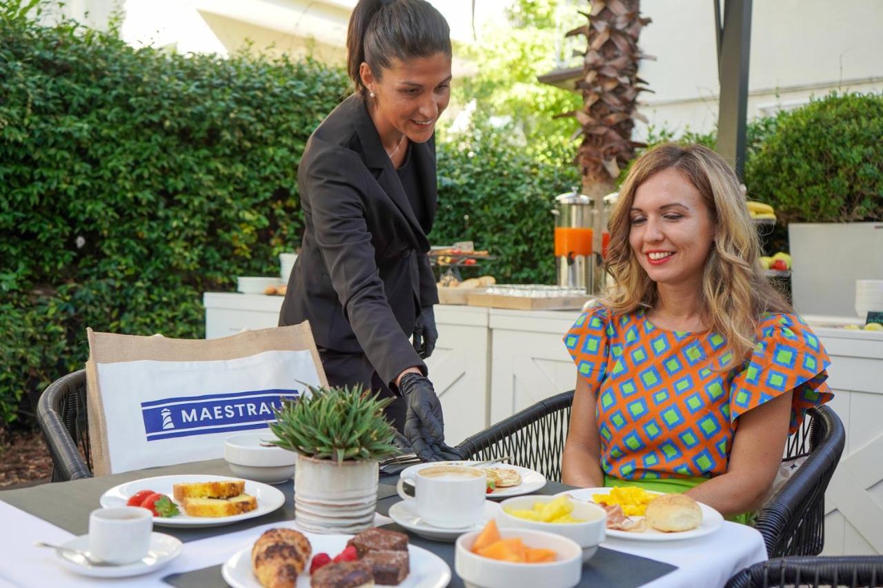 Hotel Maestrale Riccione Bagian luar foto