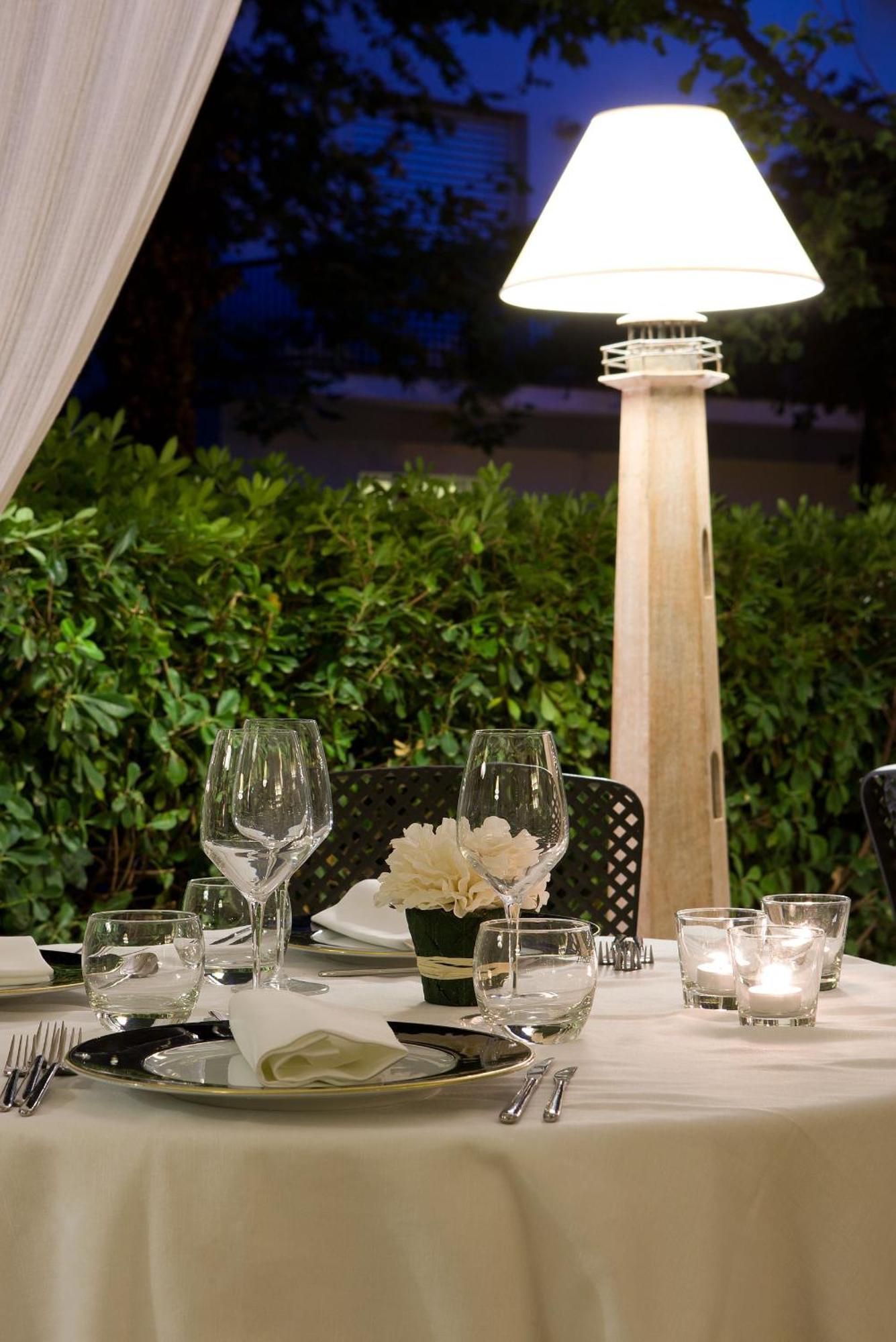 Hotel Maestrale Riccione Bagian luar foto