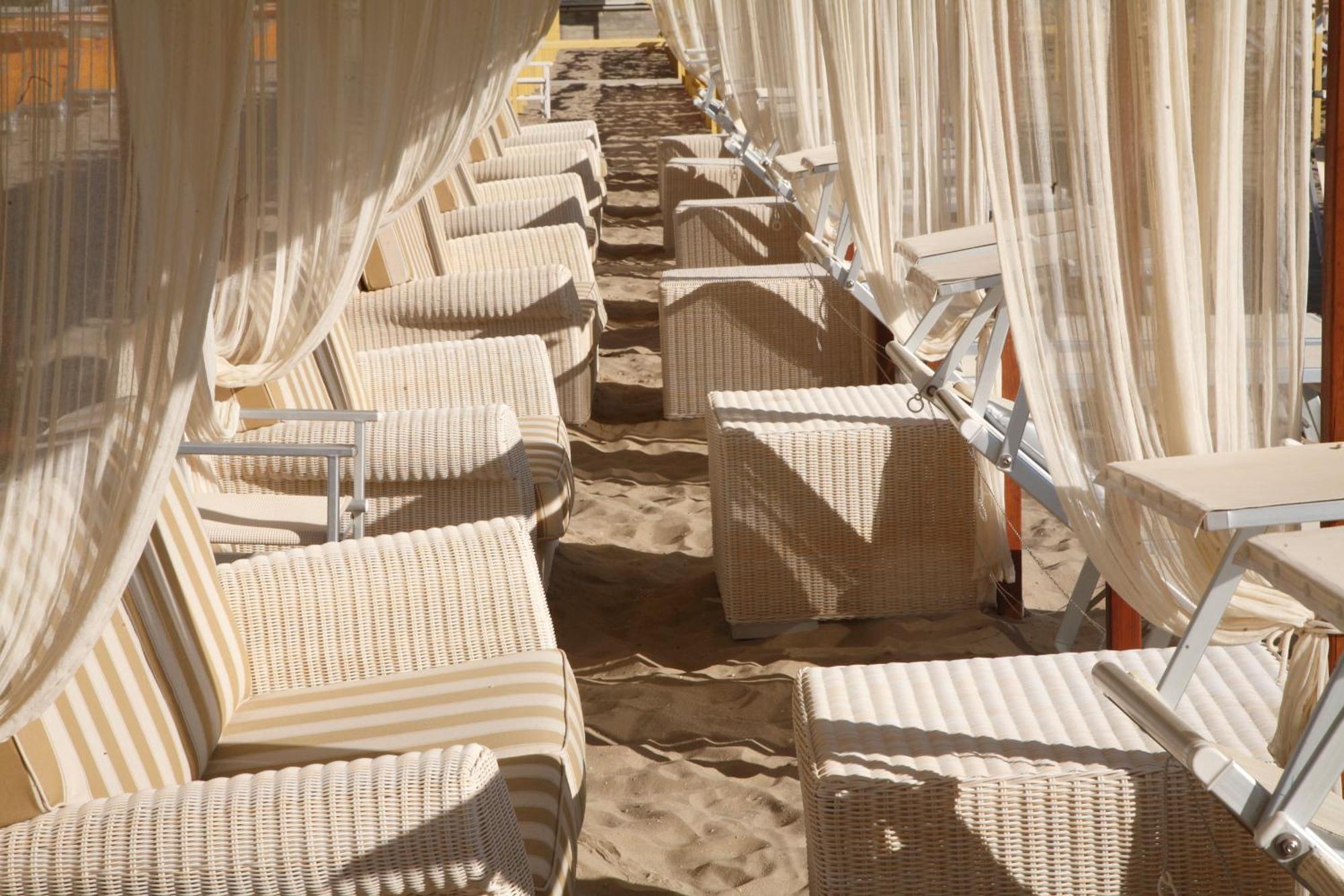 Hotel Maestrale Riccione Bagian luar foto