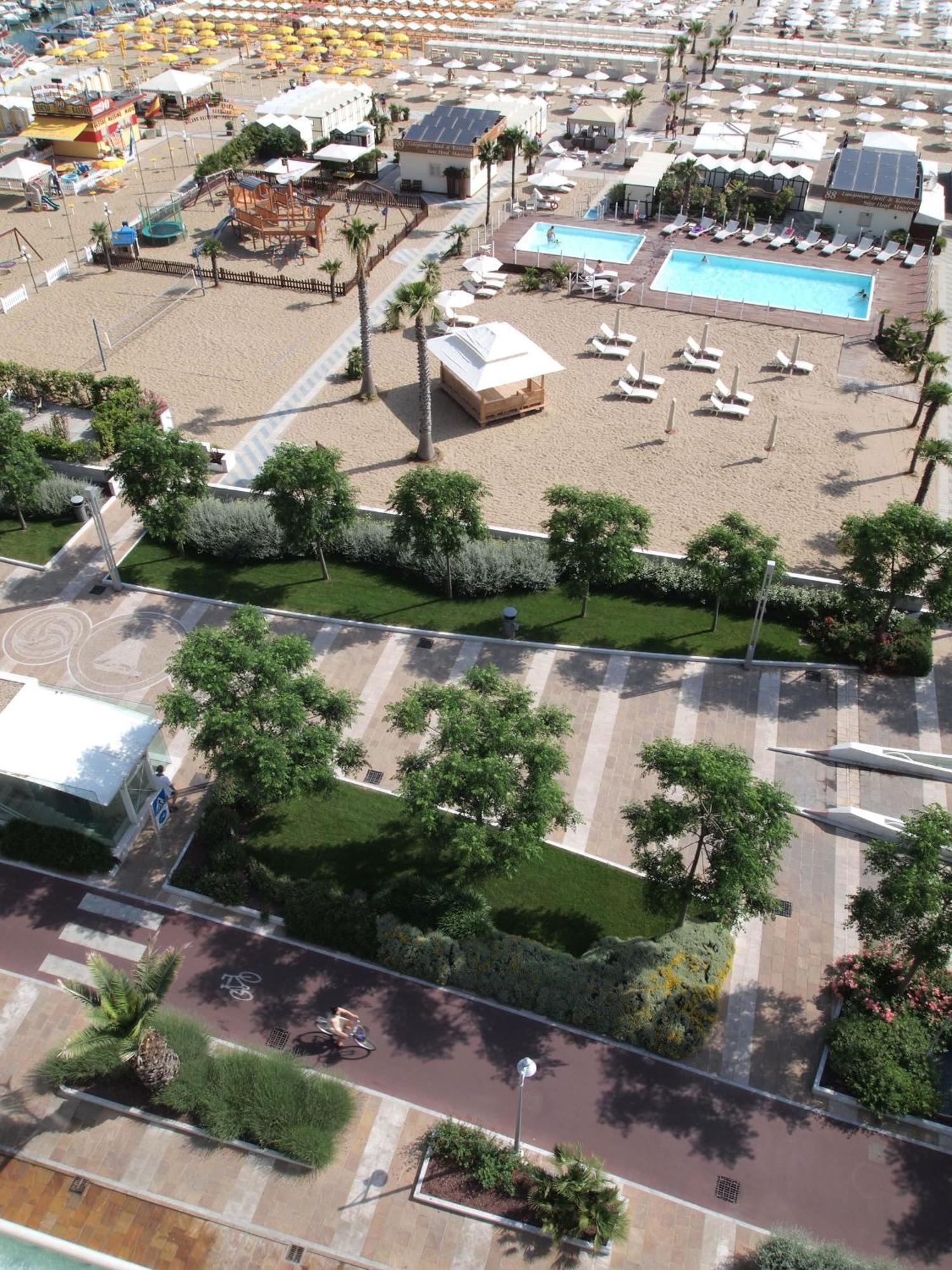 Hotel Maestrale Riccione Bagian luar foto
