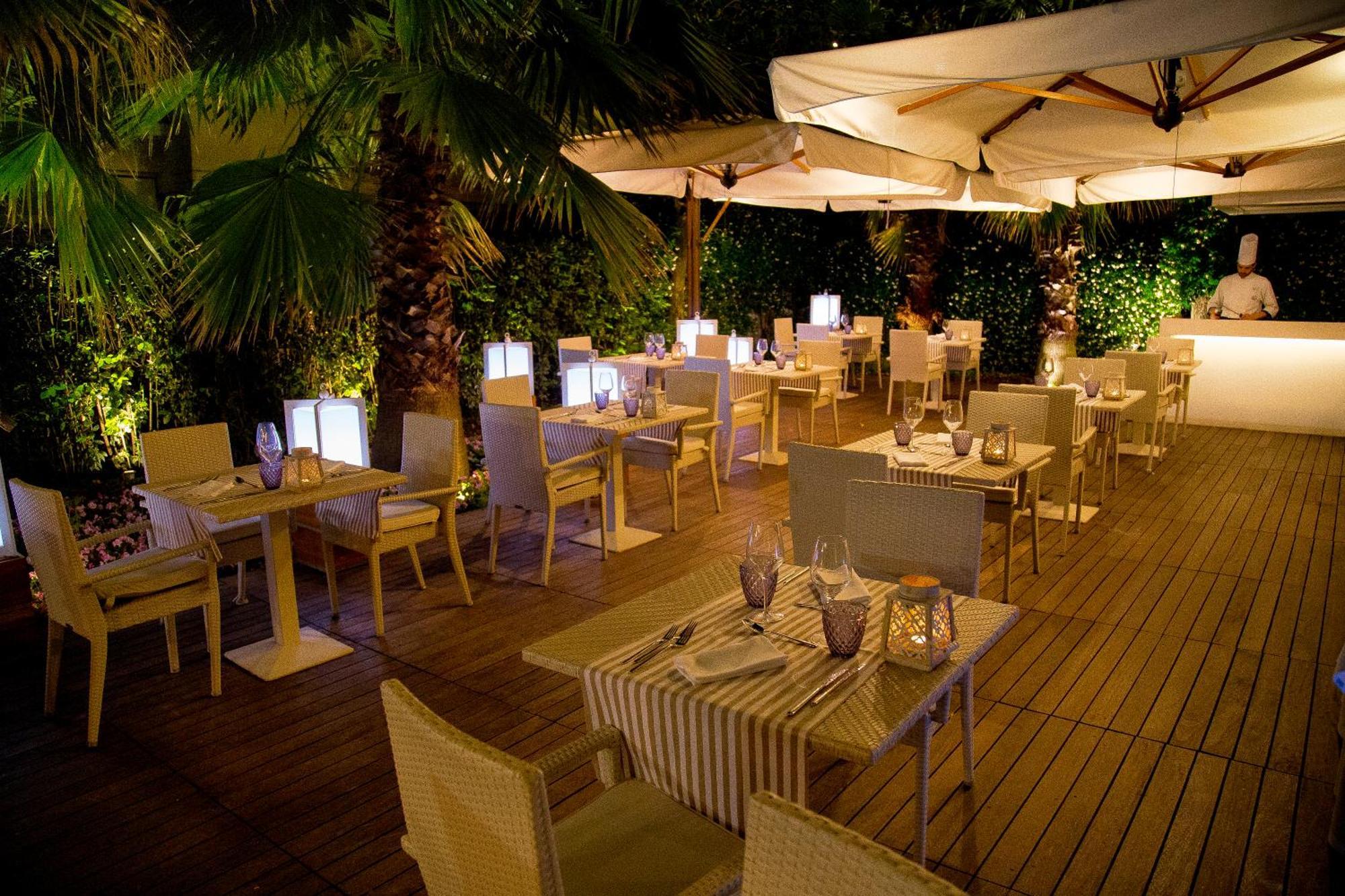 Hotel Maestrale Riccione Bagian luar foto