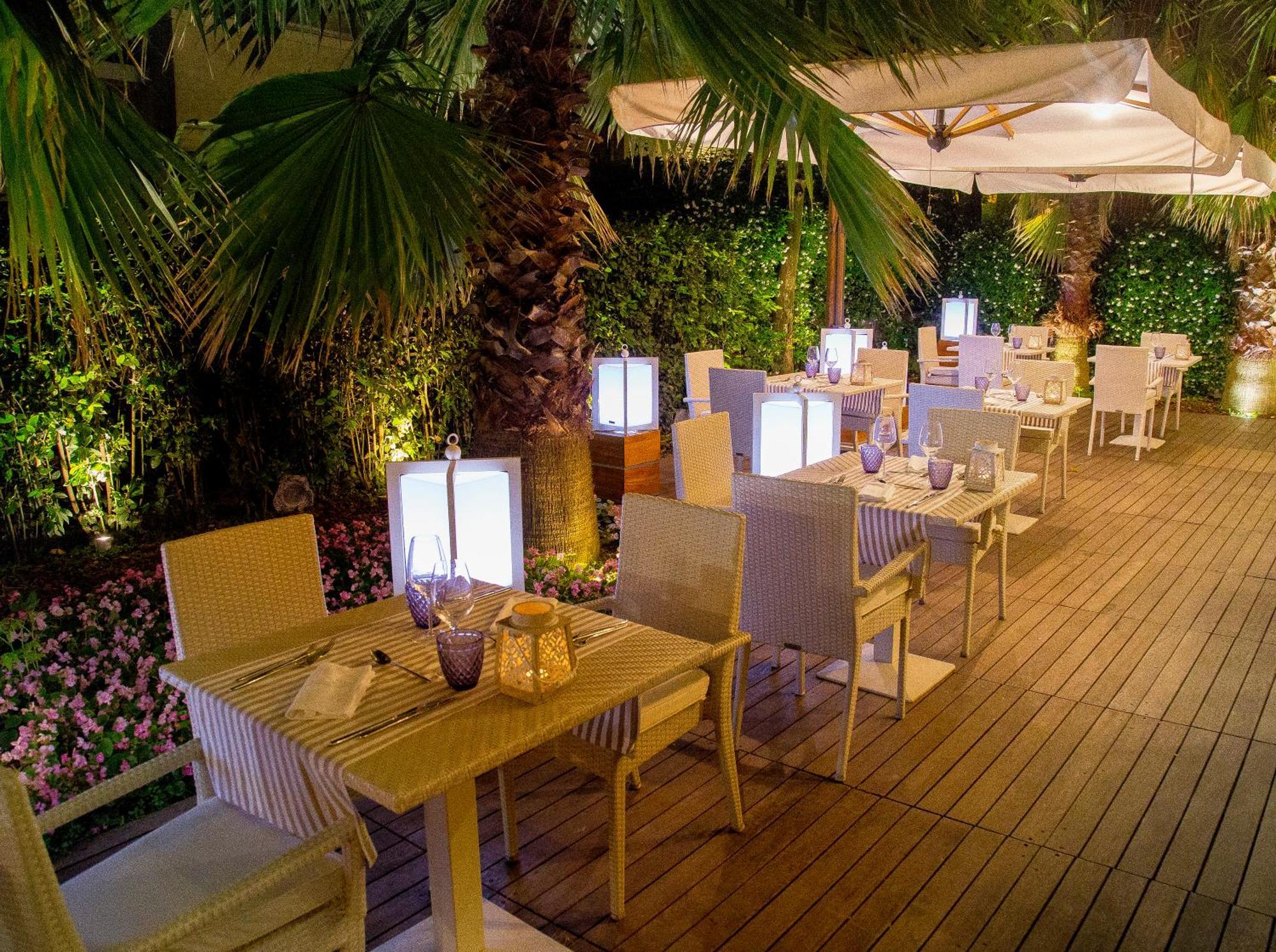 Hotel Maestrale Riccione Bagian luar foto