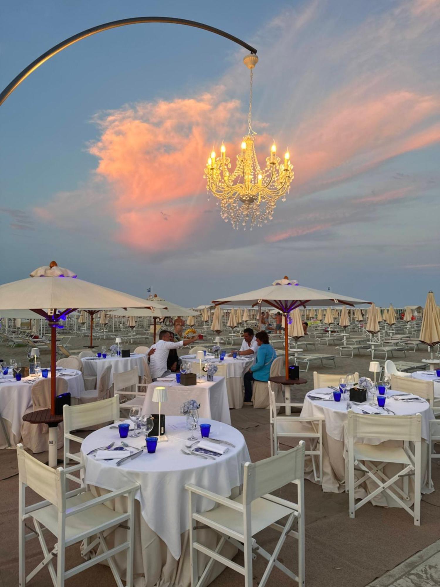 Hotel Maestrale Riccione Bagian luar foto