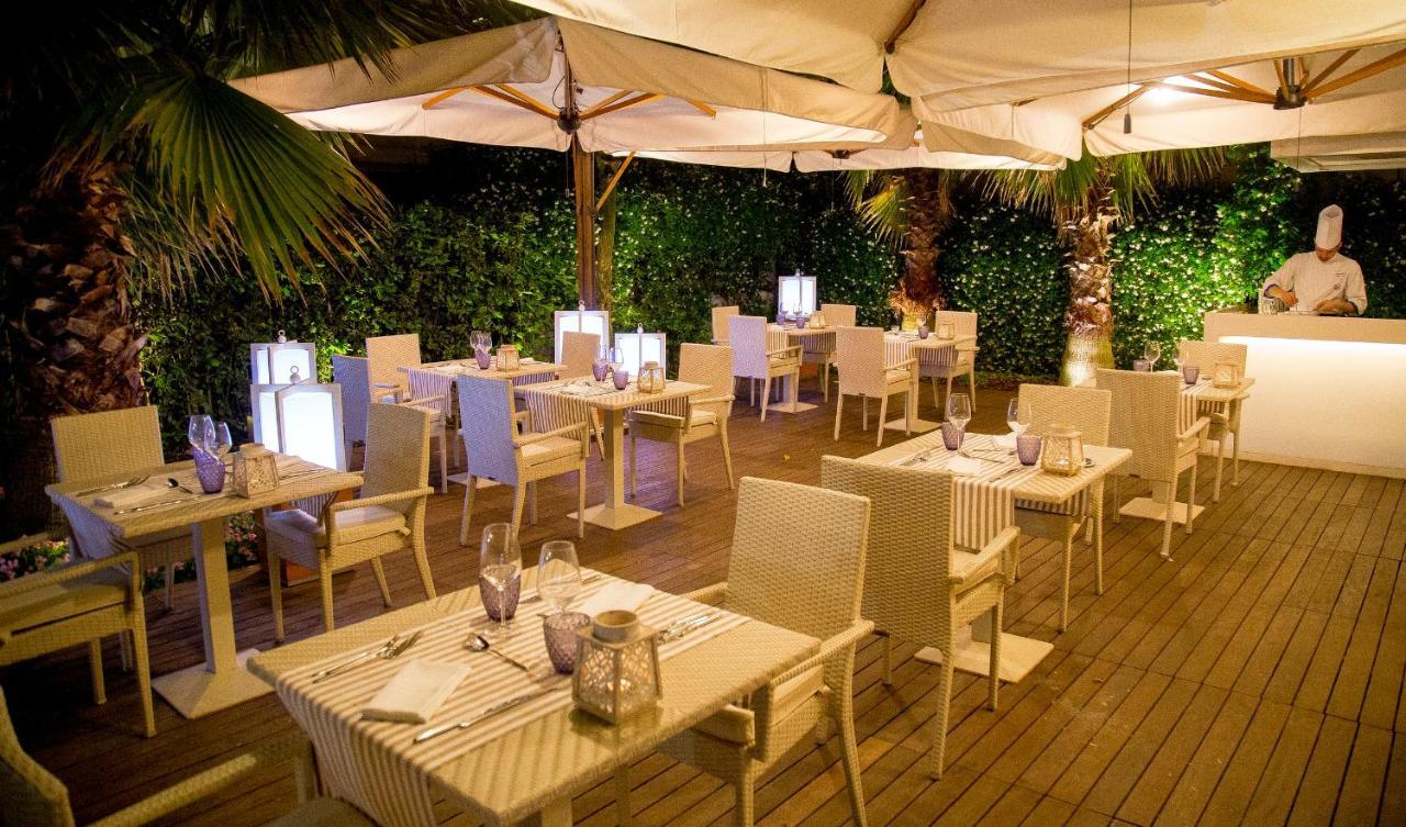 Hotel Maestrale Riccione Bagian luar foto